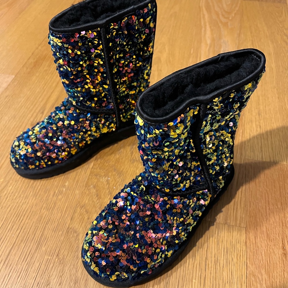 NEW Ugg Australia  Women's Classic Stellar Short Sequin Black Boots Size 6